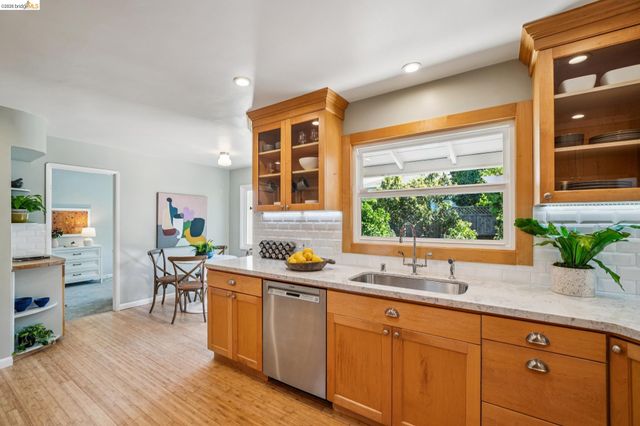 5830 Sutter Ave, Richmond, CA 94804