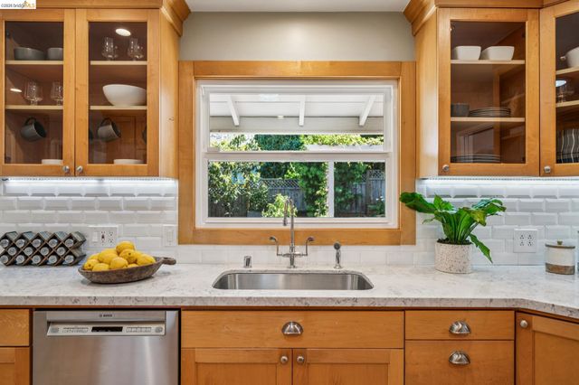 5830 Sutter Ave, Richmond, CA 94804