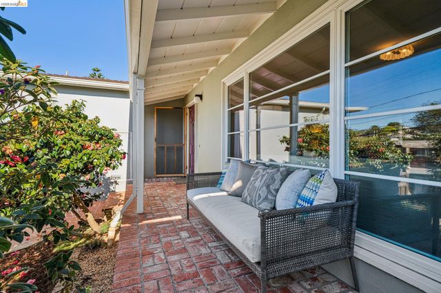 5830 Sutter Ave, Richmond, CA 94804