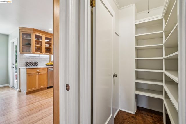 5830 Sutter Ave, Richmond, CA 94804