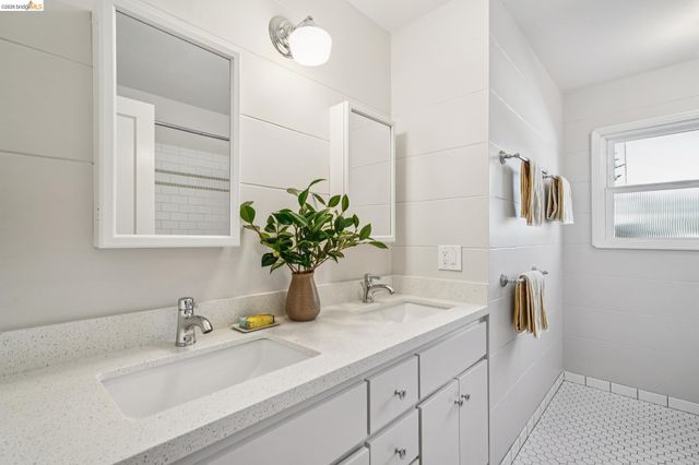 5830 Sutter Ave, Richmond, CA 94804