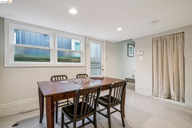 5830 Sutter Ave, Richmond, CA 94804