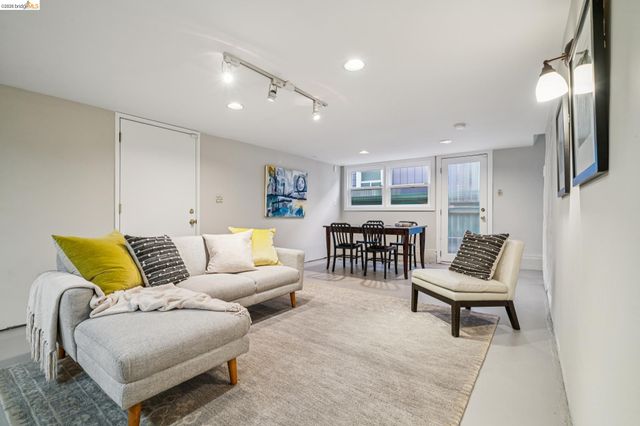 5830 Sutter Ave, Richmond, CA 94804