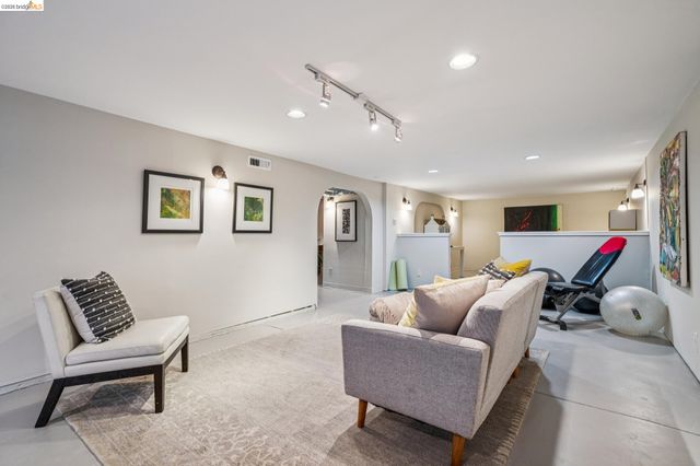 5830 Sutter Ave, Richmond, CA 94804