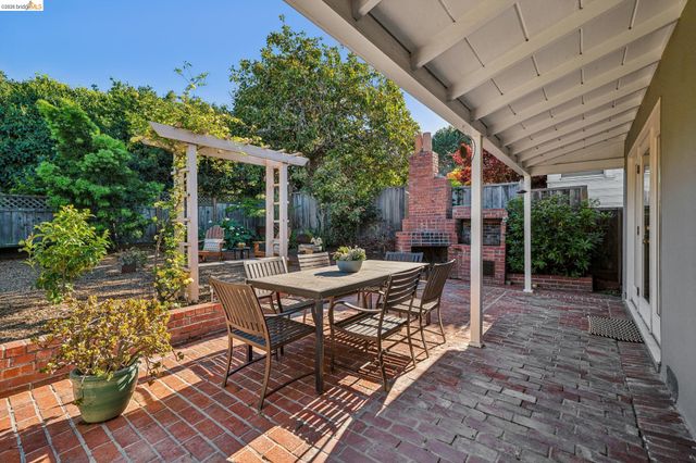 5830 Sutter Ave, Richmond, CA 94804