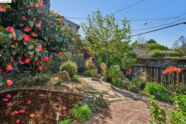 5830 Sutter Ave, Richmond, CA 94804