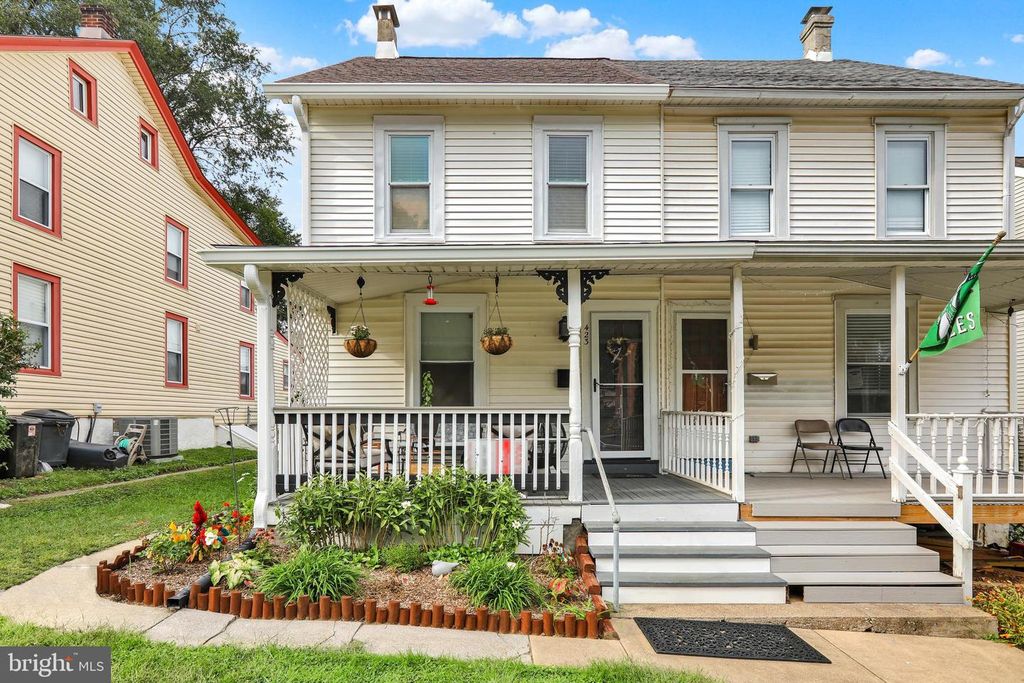 423 W 3RD AVE, Parkesburg, PA 19365