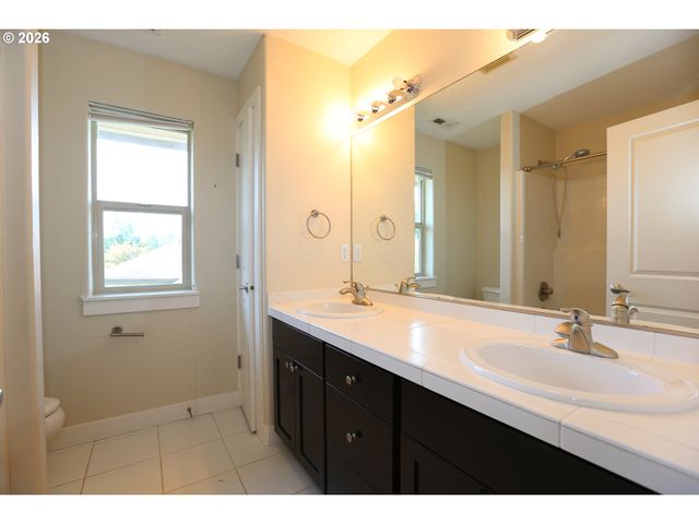 16108 Se GOOSEHOLLOW Dr, Damascus, OR 97089
