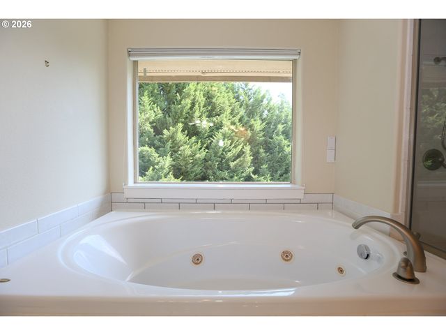 16108 Se GOOSEHOLLOW Dr, Damascus, OR 97089