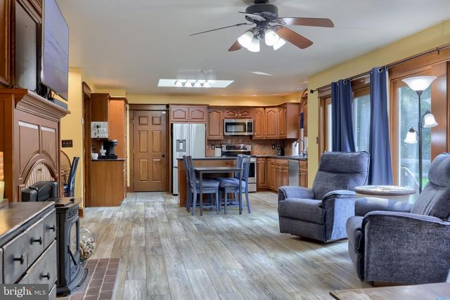 1701 HICKORY DR, Lebanon, PA 17042