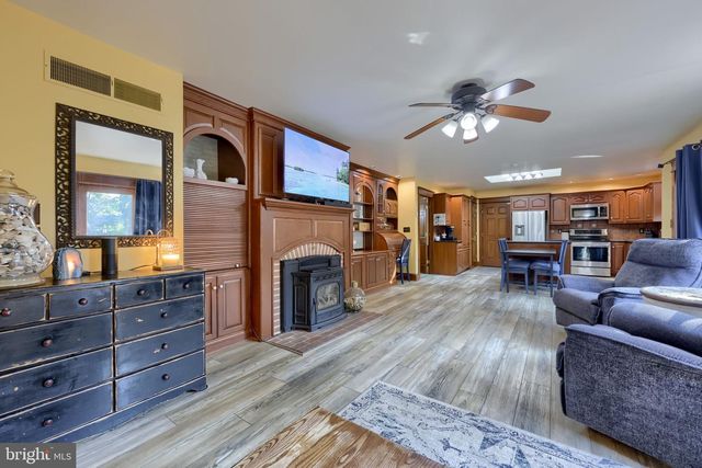1701 HICKORY DR, Lebanon, PA 17042