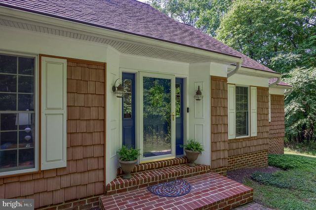 1701 HICKORY DR, Lebanon, PA 17042