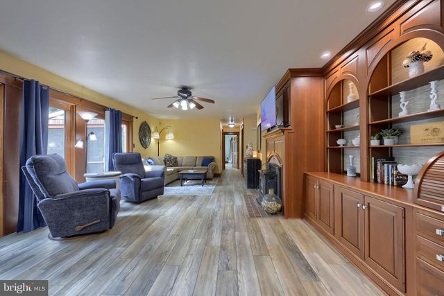 1701 HICKORY DR, Lebanon, PA 17042