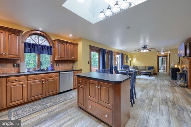 1701 HICKORY DR, Lebanon, PA 17042
