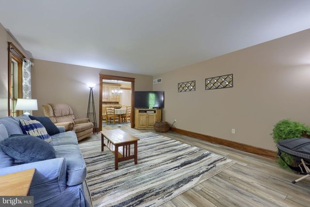 1701 HICKORY DR, Lebanon, PA 17042