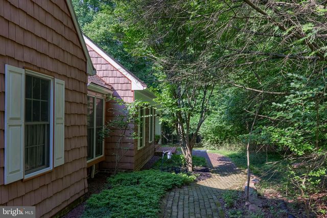 1701 HICKORY DR, Lebanon, PA 17042