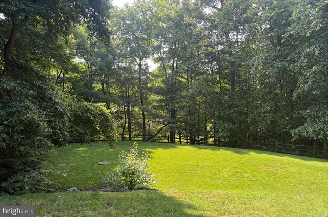 1701 HICKORY DR, Lebanon, PA 17042