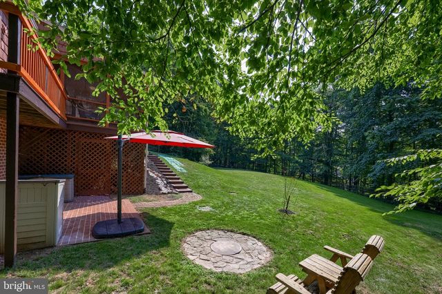 1701 HICKORY DR, Lebanon, PA 17042