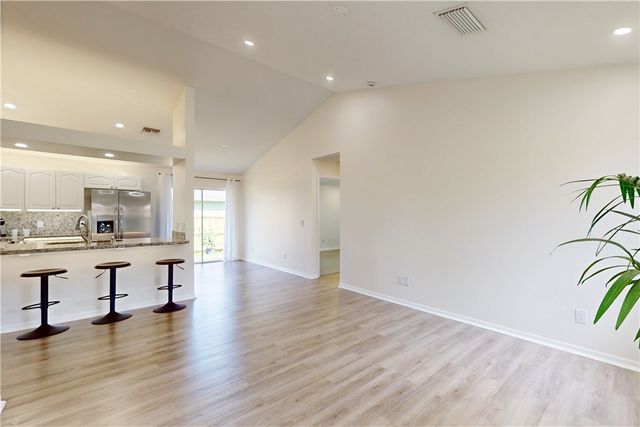 674 30th Avenue SW, Vero Beach, FL 32968