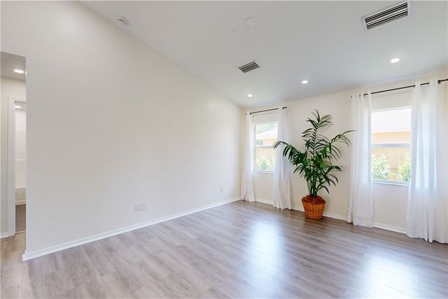 674 30th Avenue SW, Vero Beach, FL 32968