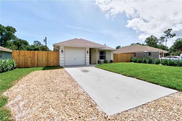 674 30th Avenue SW, Vero Beach, FL 32968