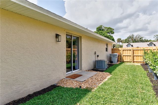 674 30th Avenue SW, Vero Beach, FL 32968