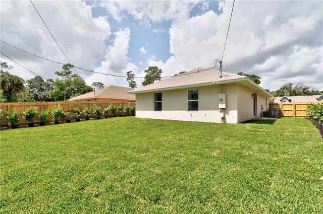 674 30th Avenue SW, Vero Beach, FL 32968