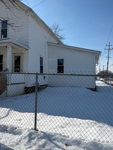 208 S 15th Street, Sebring, OH 44672