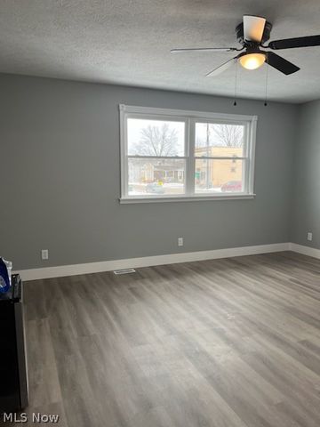 208 S 15th Street, Sebring, OH 44672