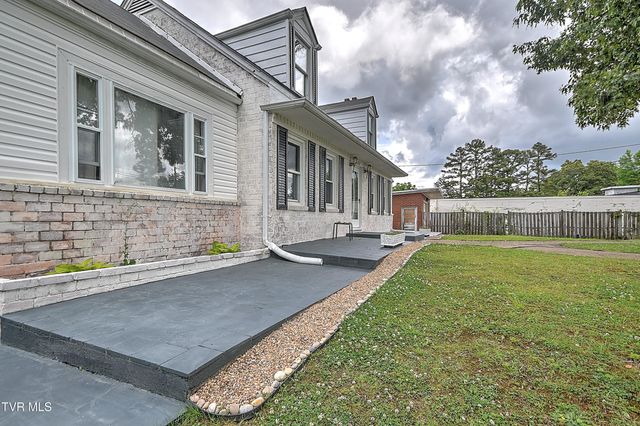 3302 Mayfield Drive, Johnson City, TN 37604