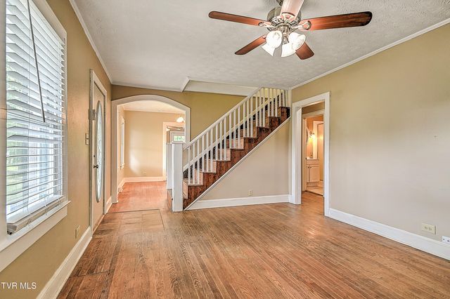 3302 Mayfield Drive, Johnson City, TN 37604