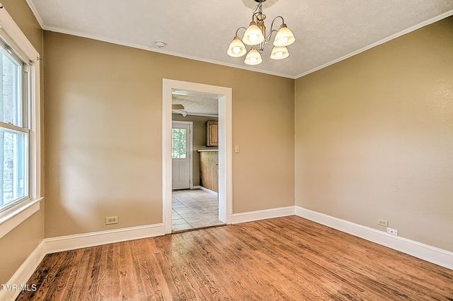 3302 Mayfield Drive, Johnson City, TN 37604