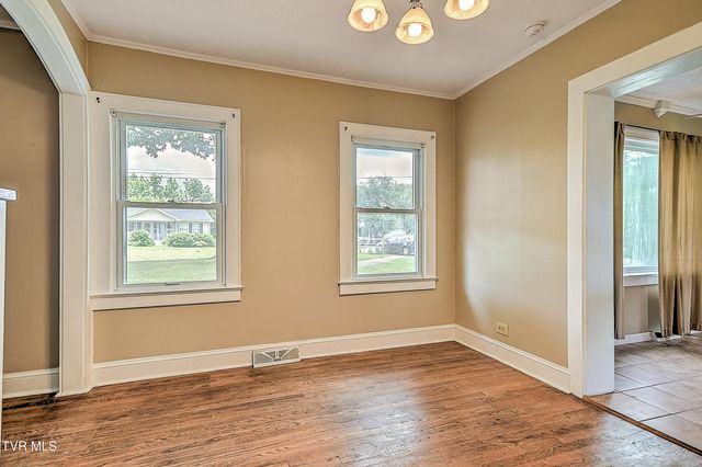 3302 Mayfield Drive, Johnson City, TN 37604