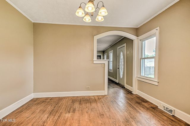 3302 Mayfield Drive, Johnson City, TN 37604