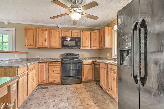 3302 Mayfield Drive, Johnson City, TN 37604