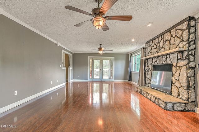 3302 Mayfield Drive, Johnson City, TN 37604
