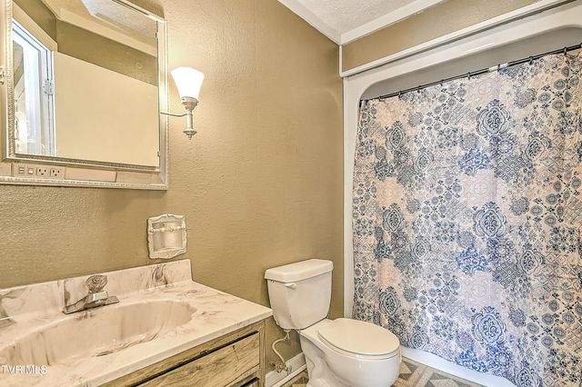 3302 Mayfield Drive, Johnson City, TN 37604