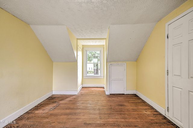 3302 Mayfield Drive, Johnson City, TN 37604