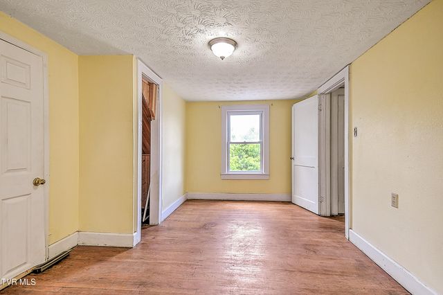 3302 Mayfield Drive, Johnson City, TN 37604