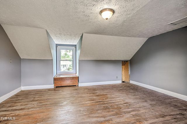3302 Mayfield Drive, Johnson City, TN 37604