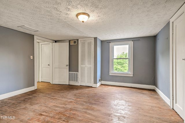 3302 Mayfield Drive, Johnson City, TN 37604