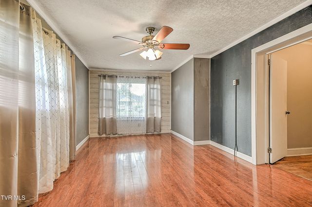 3302 Mayfield Drive, Johnson City, TN 37604