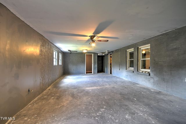 3302 Mayfield Drive, Johnson City, TN 37604