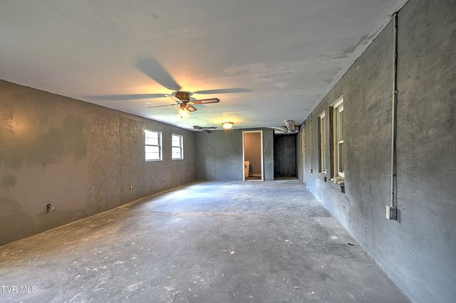 3302 Mayfield Drive, Johnson City, TN 37604