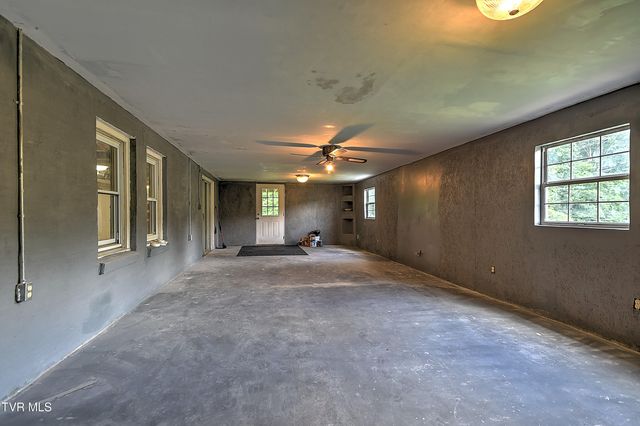 3302 Mayfield Drive, Johnson City, TN 37604