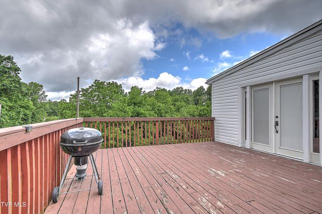3302 Mayfield Drive, Johnson City, TN 37604