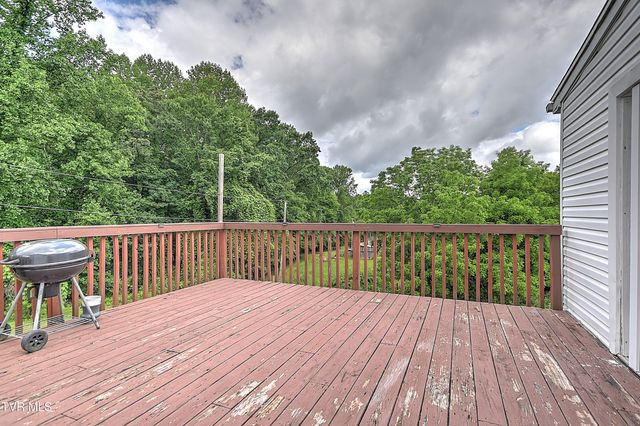 3302 Mayfield Drive, Johnson City, TN 37604