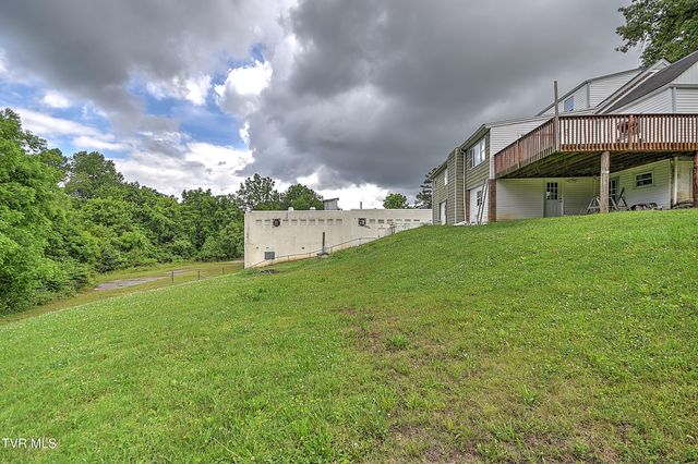3302 Mayfield Drive, Johnson City, TN 37604