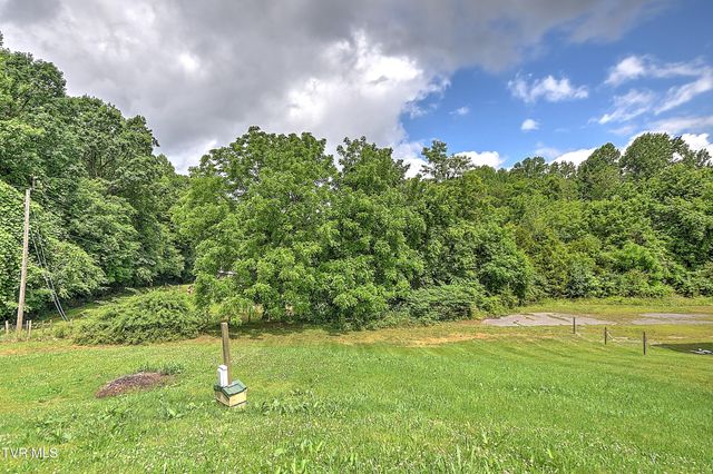 3302 Mayfield Drive, Johnson City, TN 37604