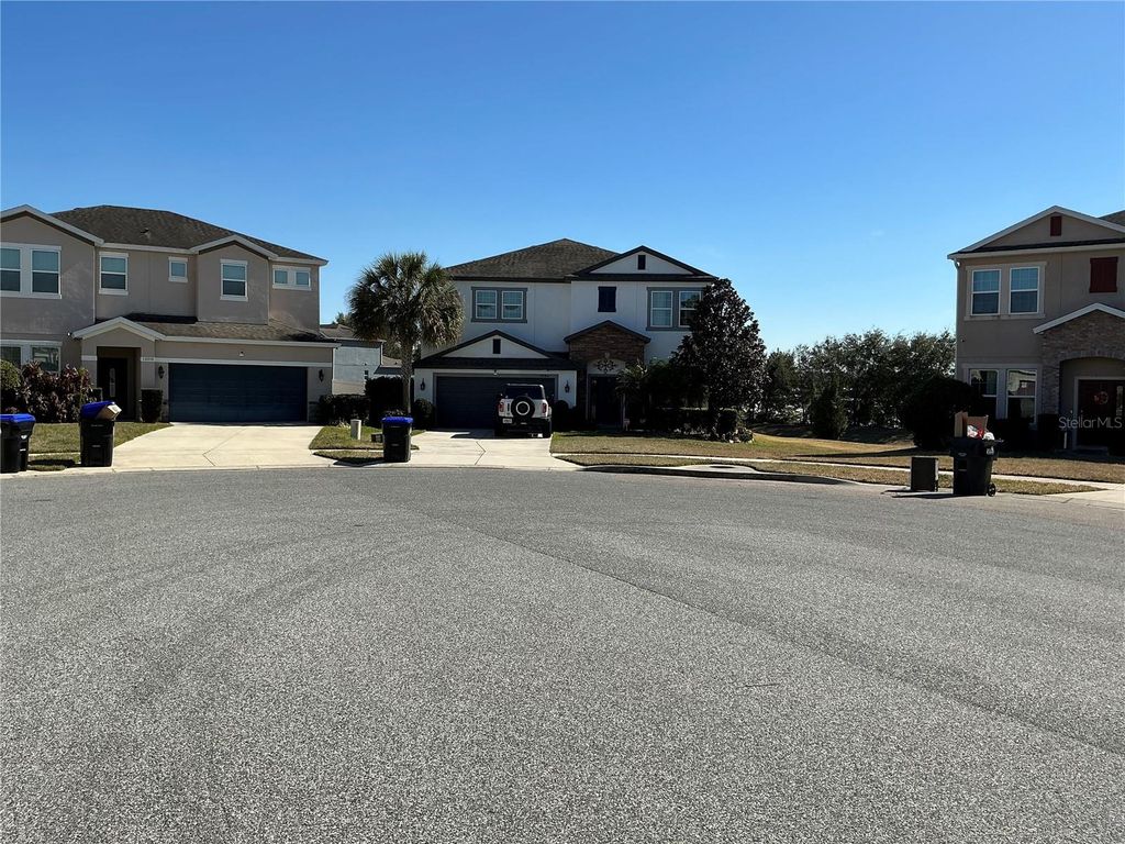 Image 2 of property listing at 1002 BERRY LEAF COURT, Apopka, FL 32703